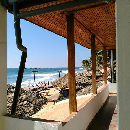 Sunnys Beach Guest House ฮิกคาดูวา ภายนอก รูปภาพ