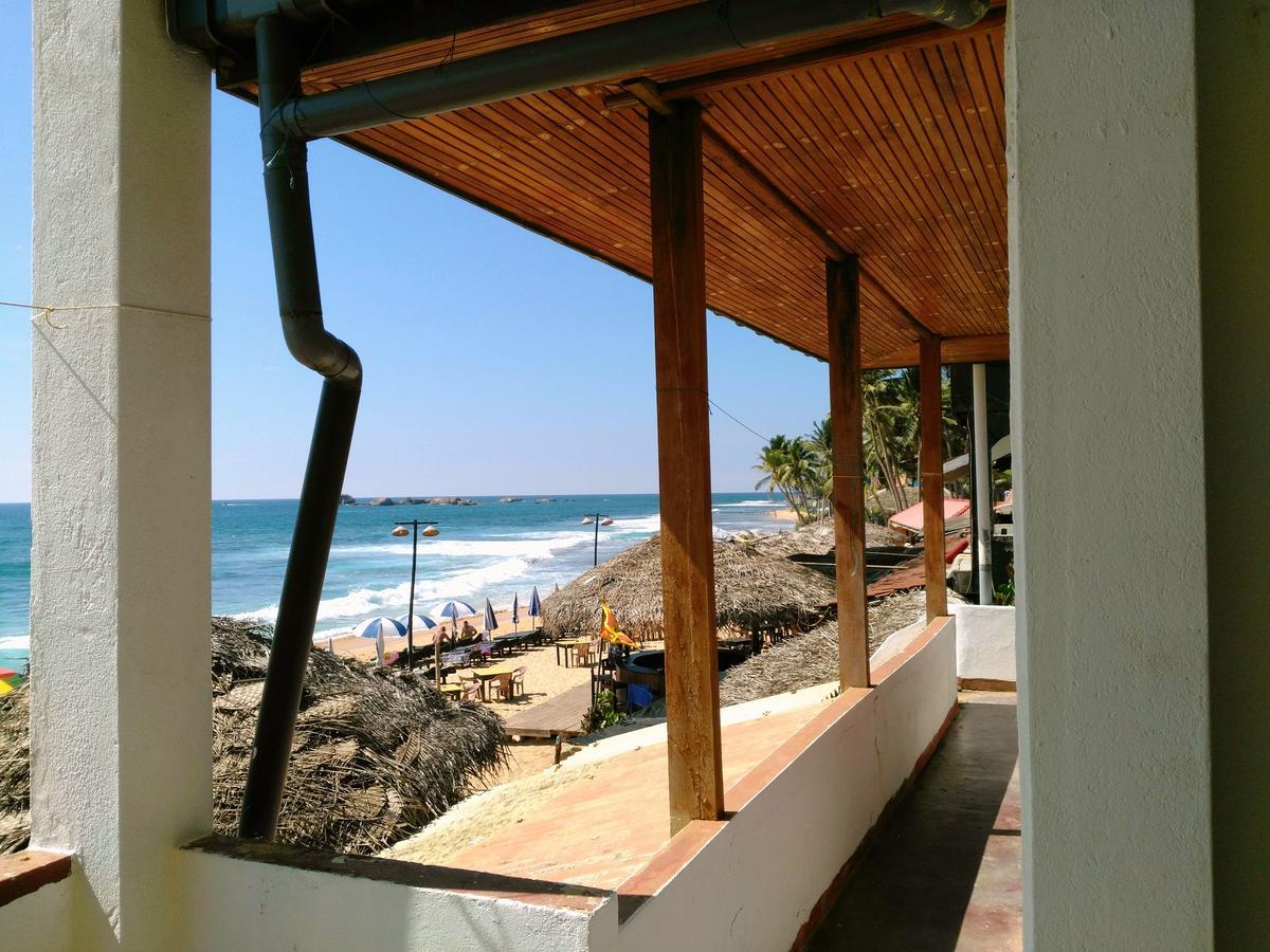 Sunnys Beach Guest House ฮิกคาดูวา ภายนอก รูปภาพ