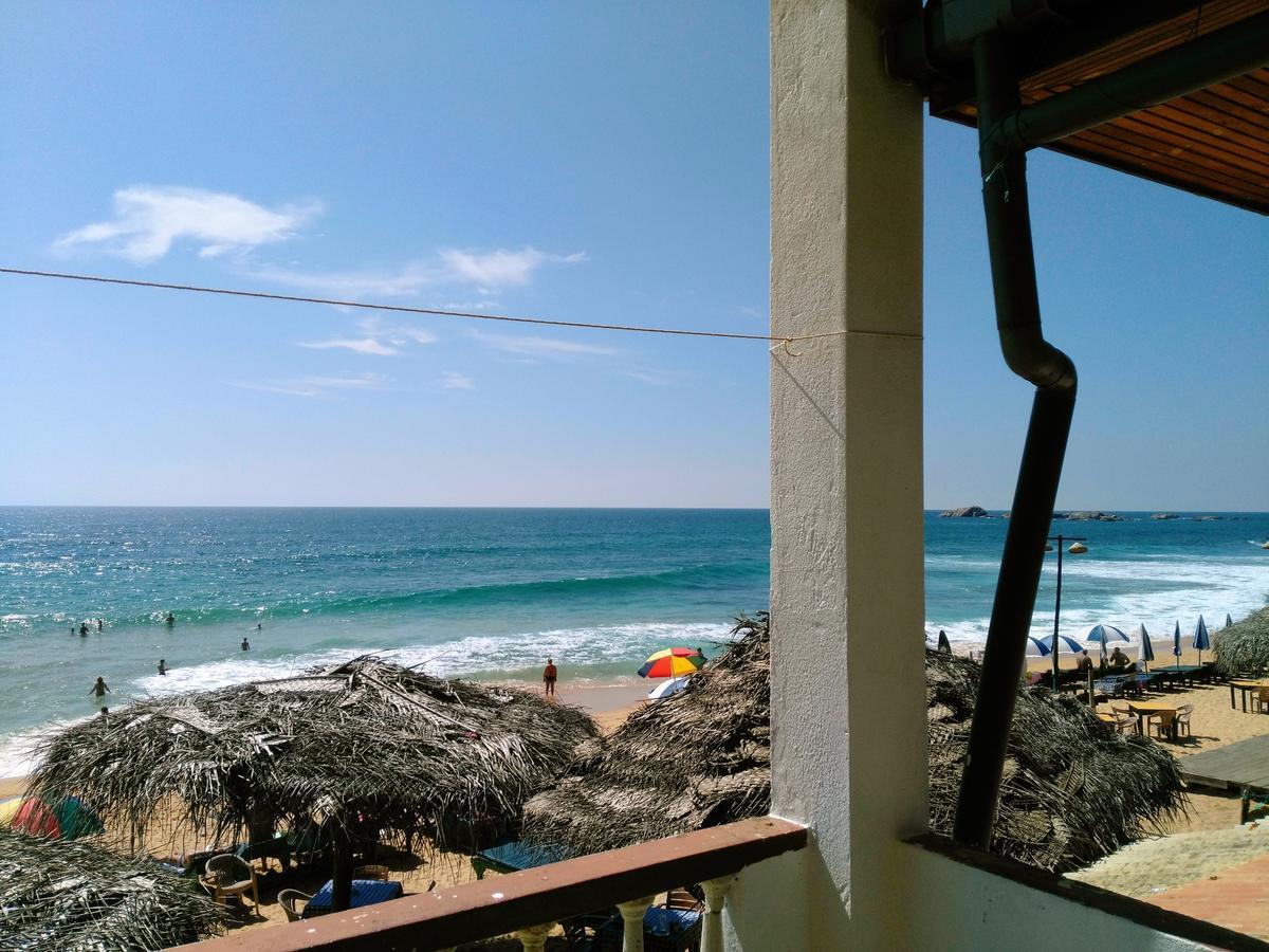Sunnys Beach Guest House ฮิกคาดูวา ภายนอก รูปภาพ