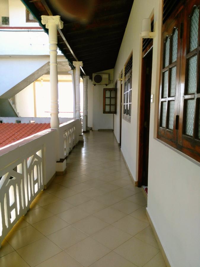 Sunnys Beach Guest House ฮิกคาดูวา ภายนอก รูปภาพ