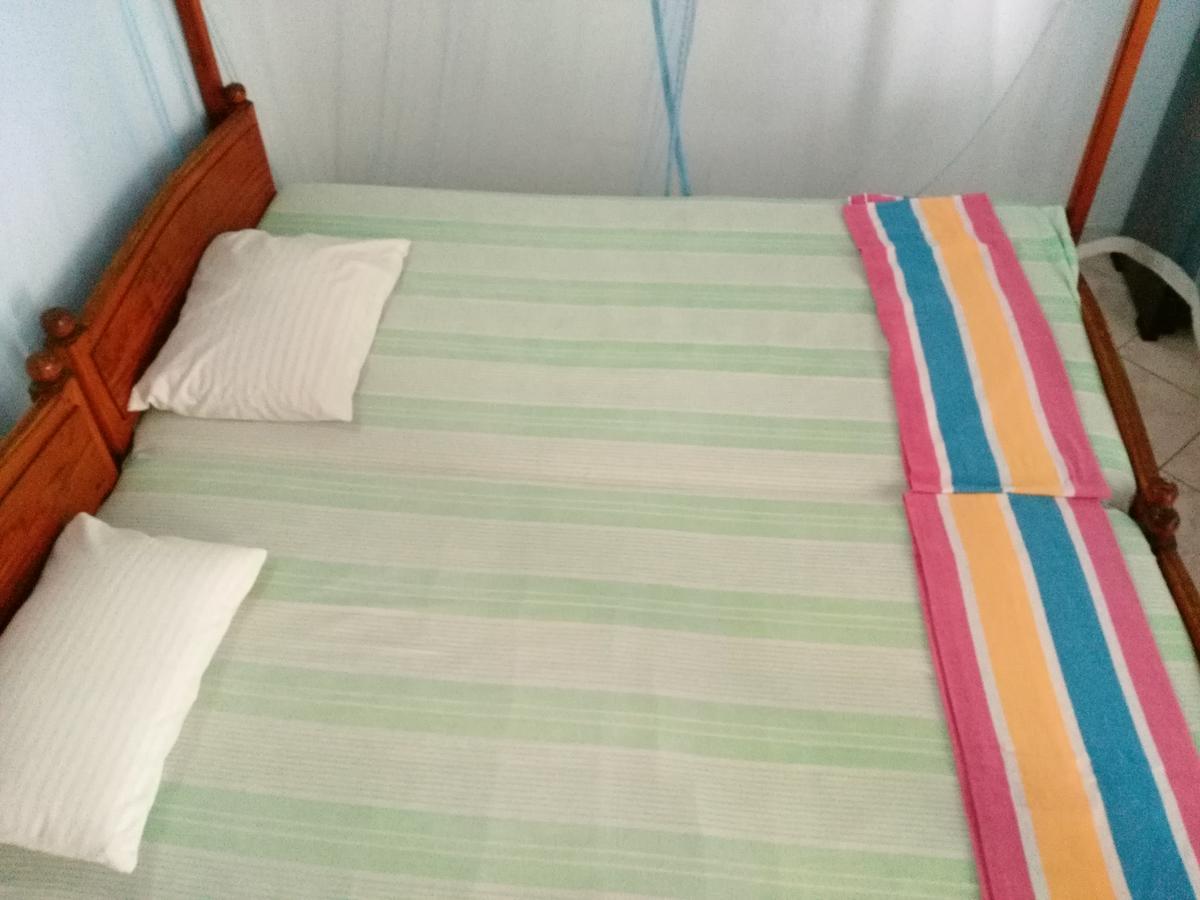 Sunnys Beach Guest House ฮิกคาดูวา ภายนอก รูปภาพ
